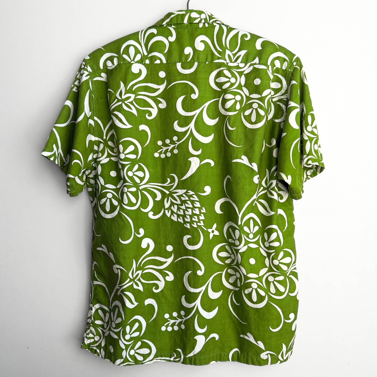 1960s Green & White Floral Button Up Hawaiian Shirt - Shop ThreadCount Vintage Co.