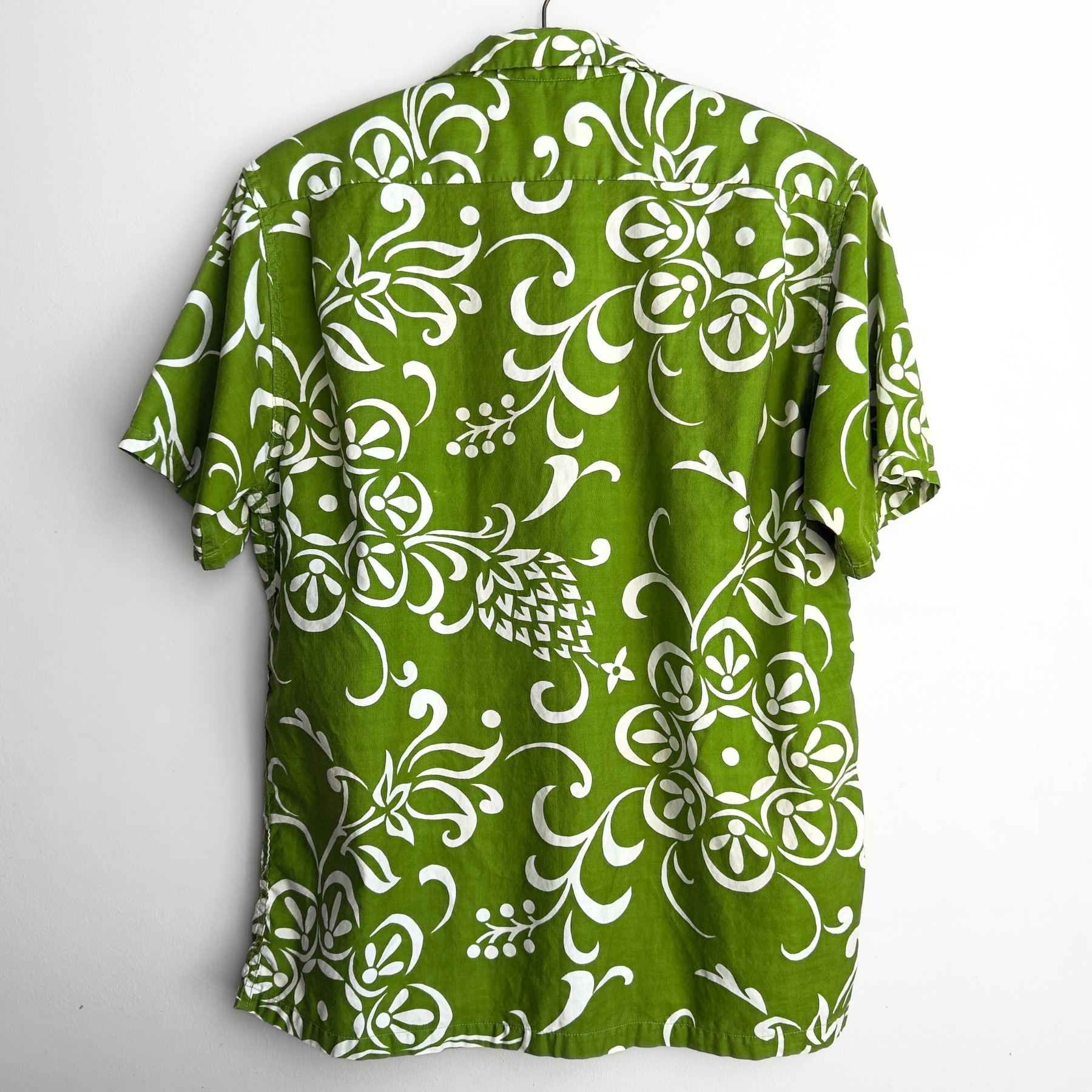 1960s Green & White Floral Button Up Hawaiian Shirt  - Shop ThreadCount Vintage Co.