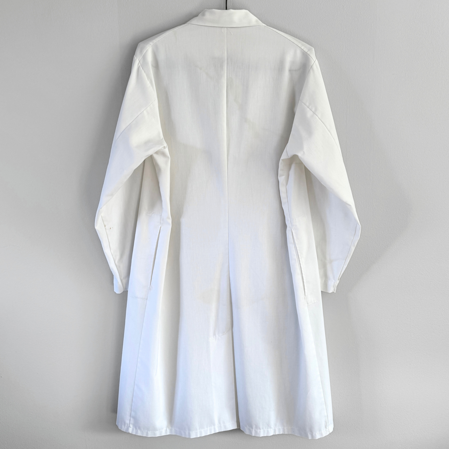 Vintage 1960s White Medical Lab Coat - Shop ThreadCount Vintage Co.