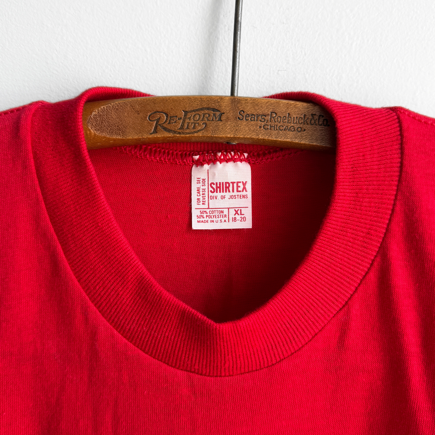 1980s Arkansas Razorbacks Red Graphic Tee - Shop THREADCOUNT Vintage Co.