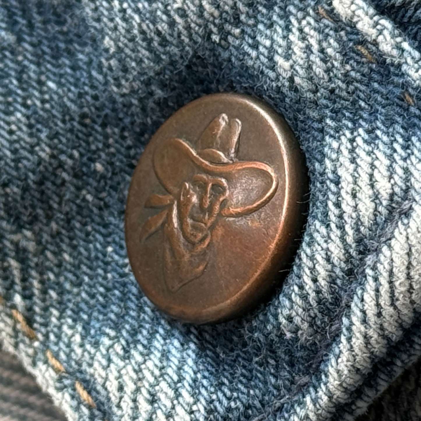 1970s Faded Blue Flared Denim Jeans (31)