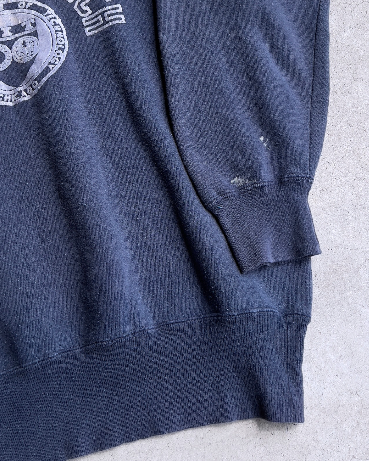 1960s Illinois Tech Blue Flock Print Crewneck Sweatshirt  - Shop ThreadCount Vintage Co.