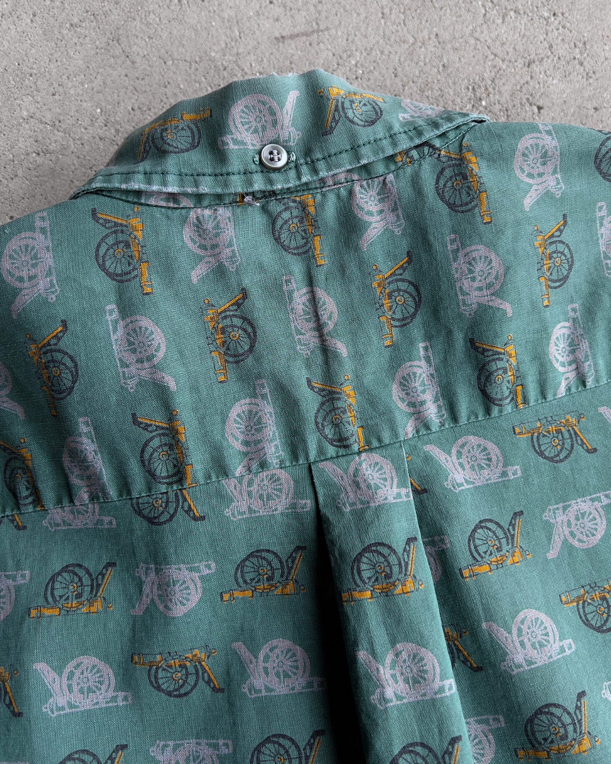 1960s Green Canon Print Perma-Smooth Pilgrim Shirt  - Shop ThreadCount Vintage Co.