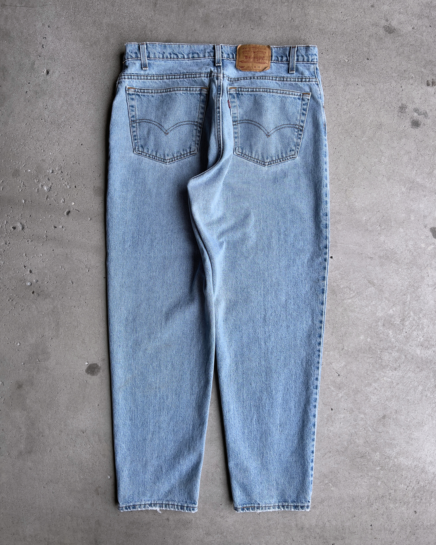 Vintage 1990s Levi's 560 Loose Fit Tapered Leg Denim Jeans  - Shop ThreadCount Vintage Co.