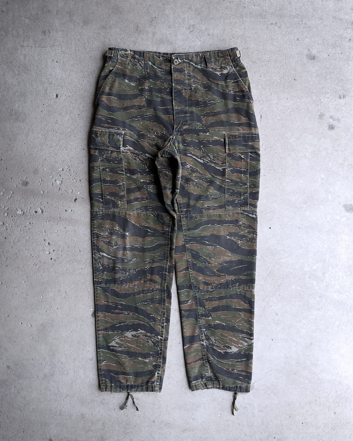 Vintage 1990s Tiger Camouflage Military Combat Cargo Pants  - Shop ThreadCount Vintage Co.