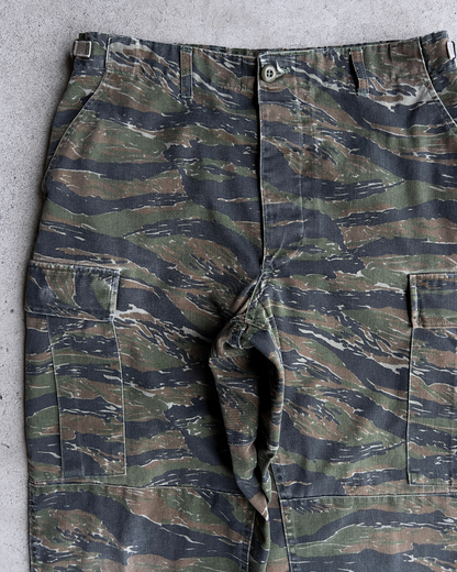 Vintage 1990s Tiger Camouflage Military Combat Cargo Pants  - Shop ThreadCount Vintage Co.