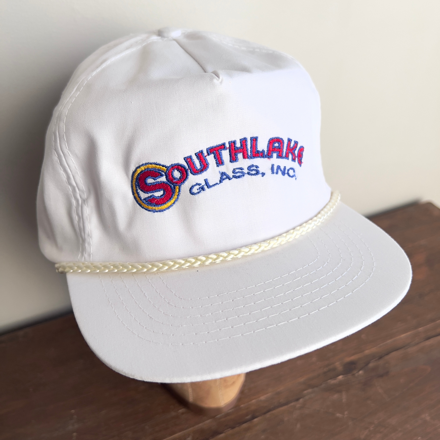 Vintage 1980s Southlake Glass White Snapback Trucker Hat  - Shop ThreadCount Vintage Co.