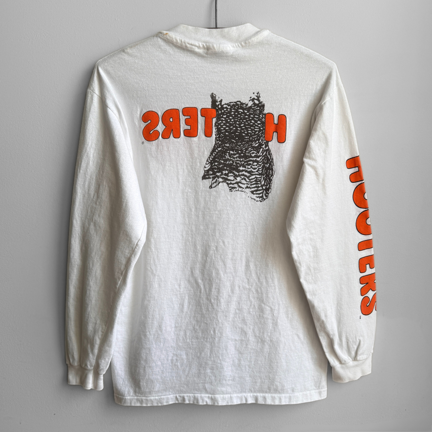 1980s Hooters Chicago White Graphic Long Sleeve