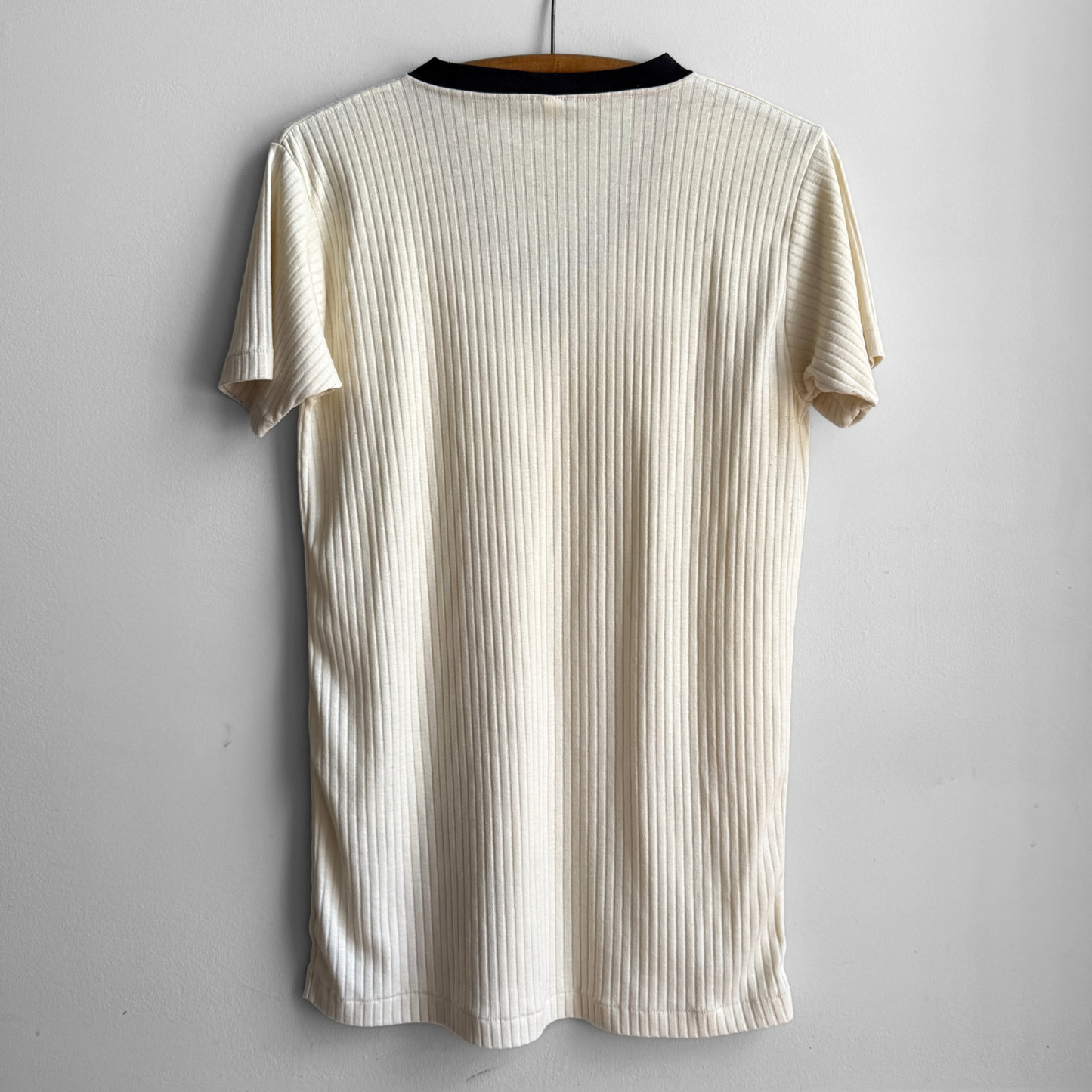 1970s Cream Ribbed Knit V-Neck Tee