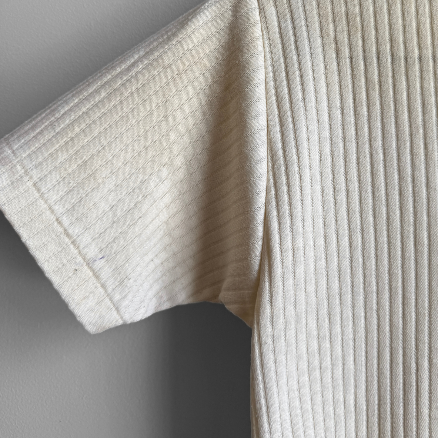 1970s Cream Ribbed Knit V-Neck Tee