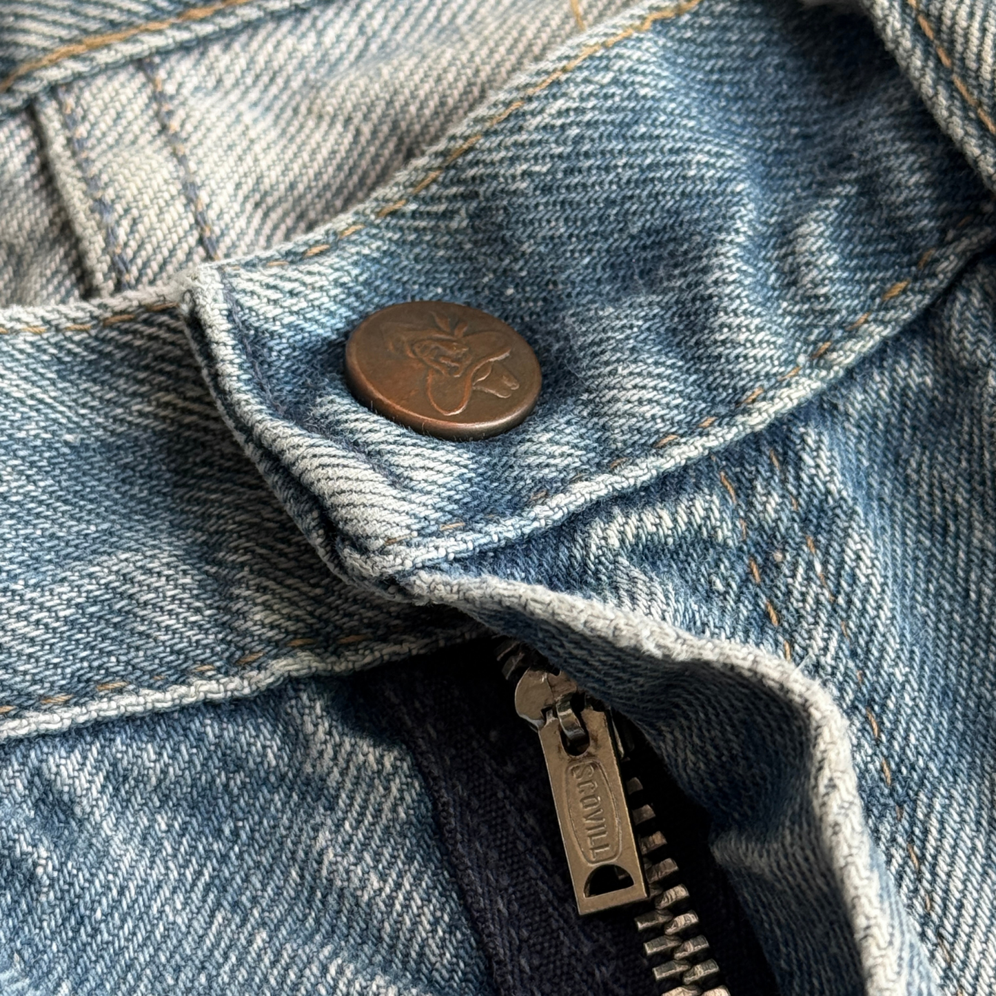 1970s Faded Blue Flared Denim Jeans (31)