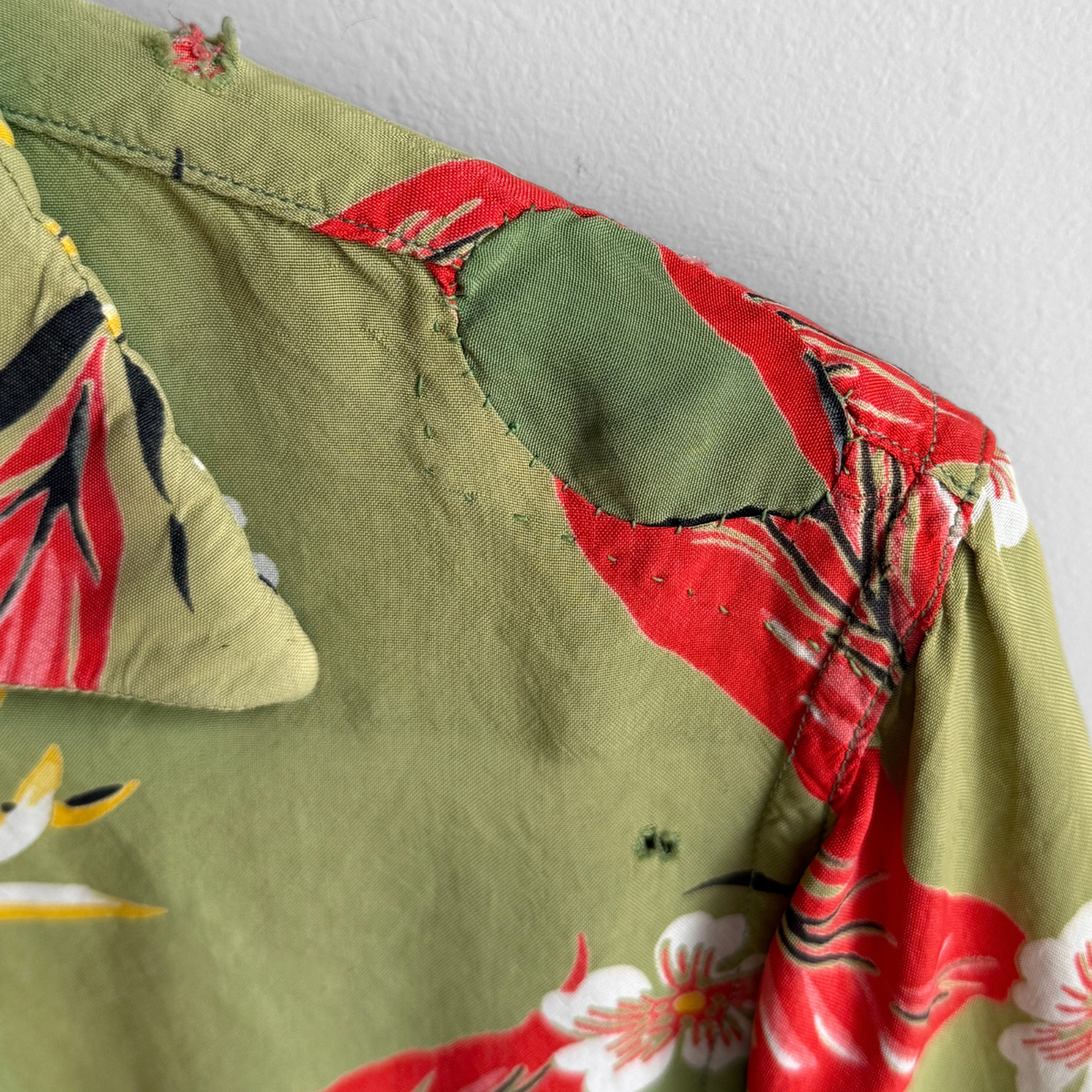 1940s Floral Straw Hat Cold Rayon Hawaiian Shirt