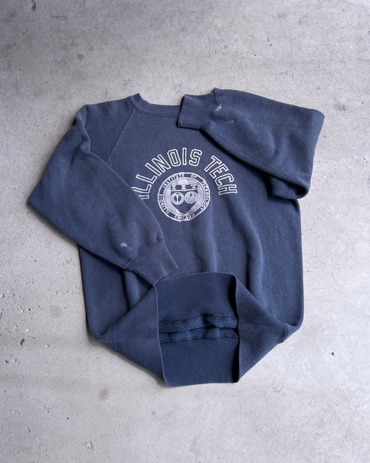 Vintage 1960s Illinois Tech Blue Flock Print Crewneck Sweatshirt  - Shop ThreadCount Vintage Co.